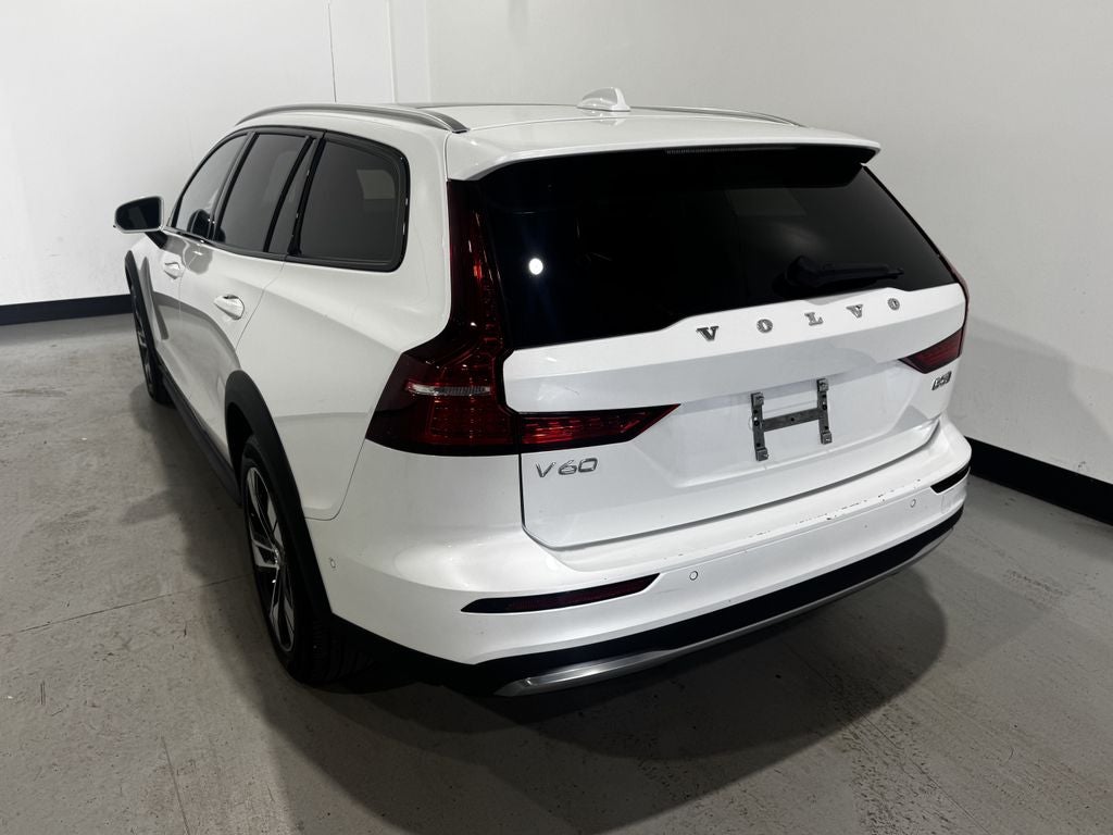2025 Volvo V60 Cross Country B5 Plus