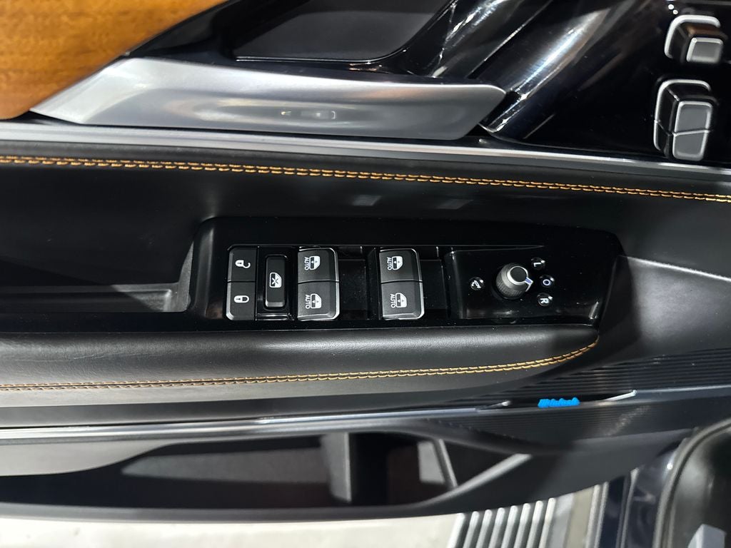 2022 Jeep Grand Wagoneer Series III