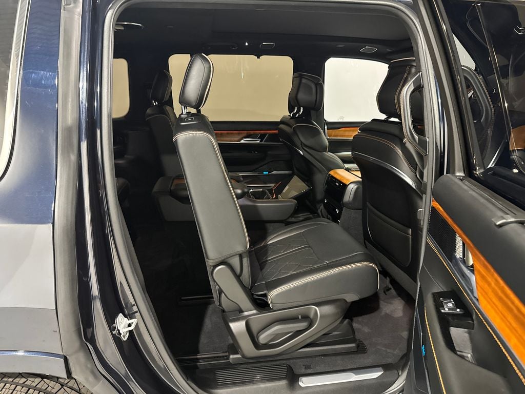 2022 Jeep Grand Wagoneer Series III