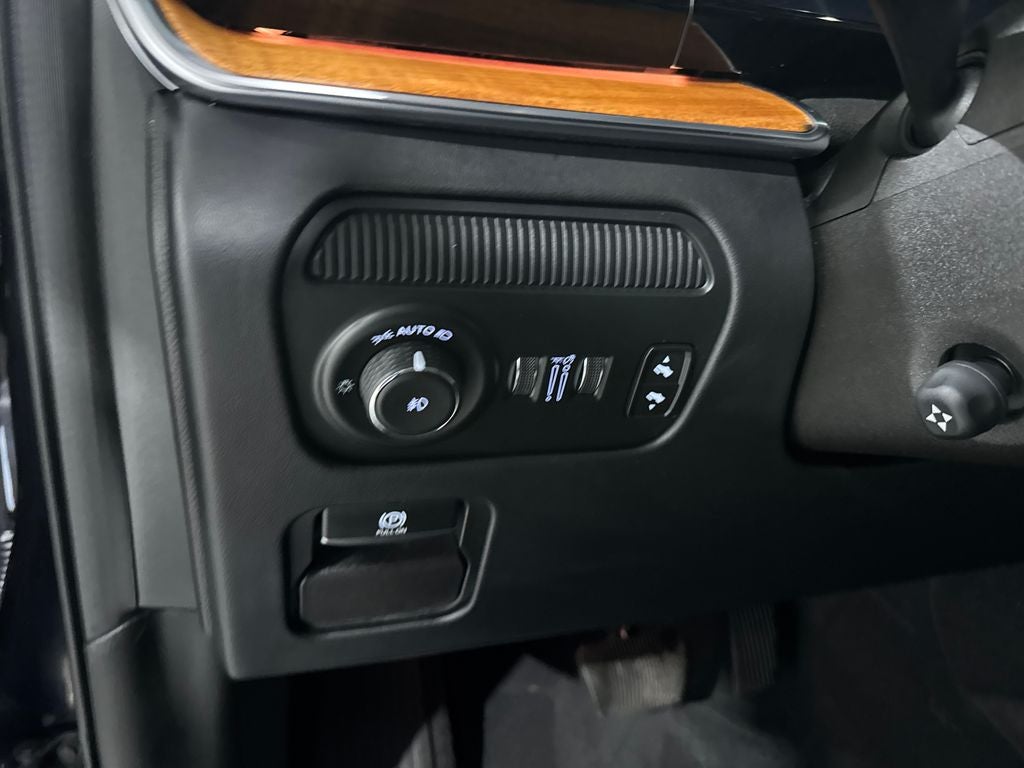 2022 Jeep Grand Wagoneer Series III