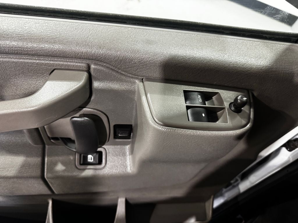 2025 Chevrolet Express Passenger LT Passenger