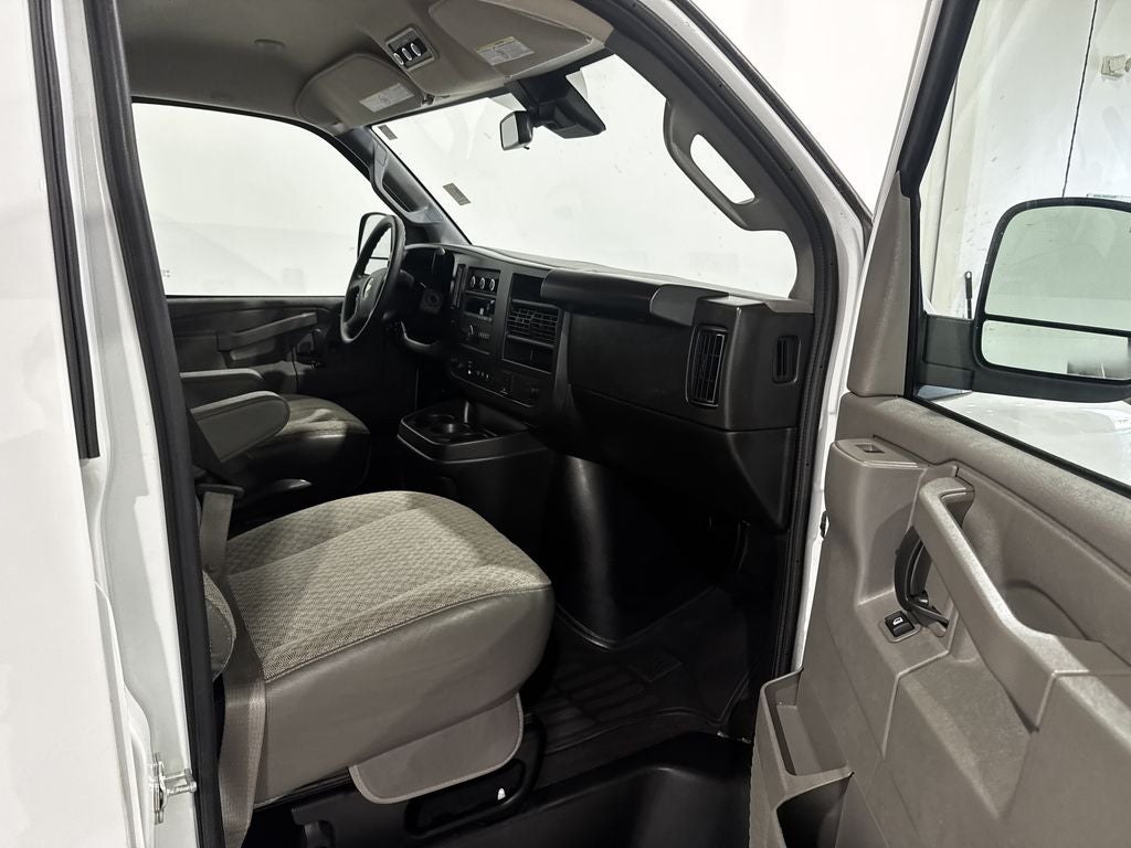 2025 Chevrolet Express Passenger LT Passenger