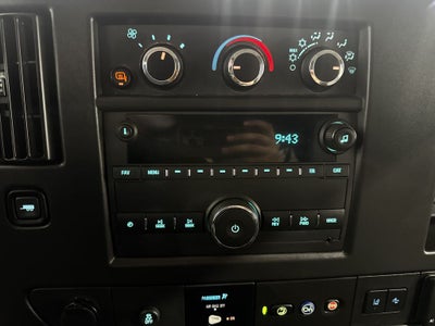 2025 Chevrolet Express Passenger LT Passenger