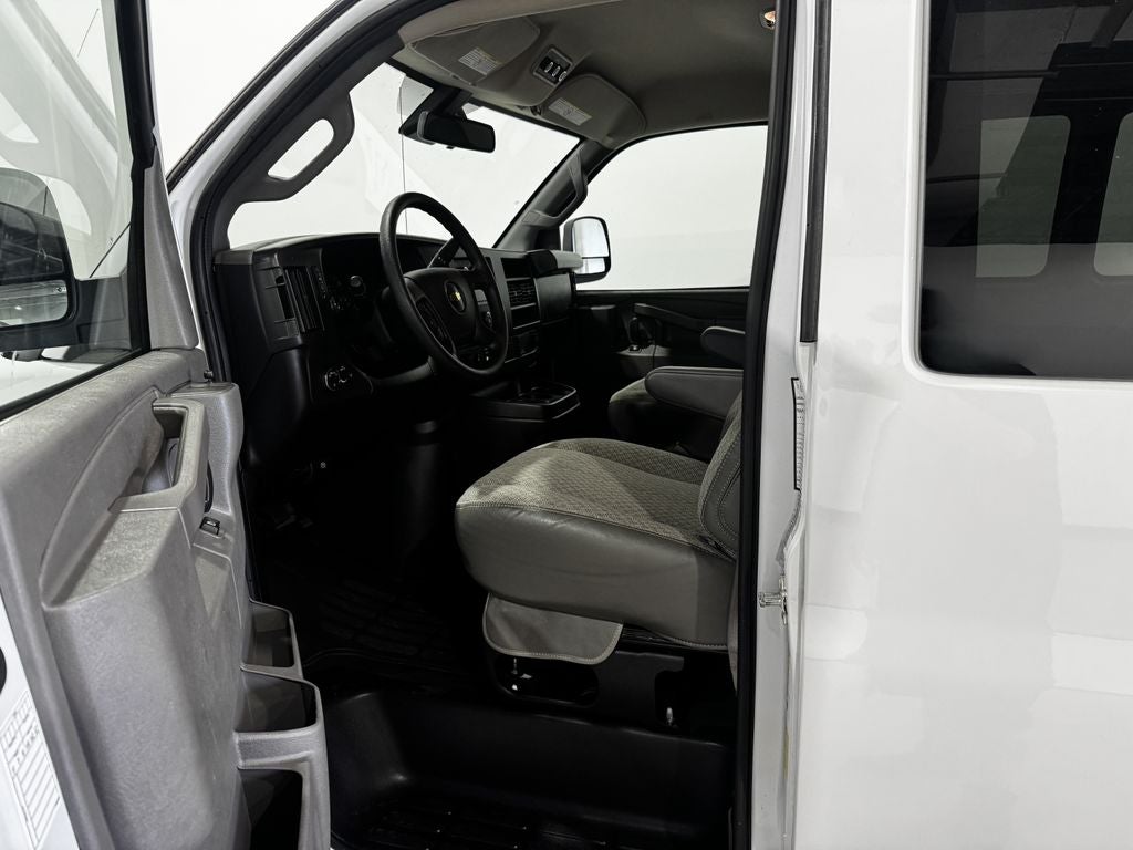 2025 Chevrolet Express Passenger LT Passenger