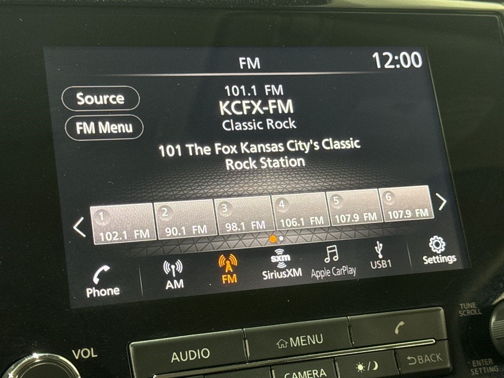 2023 Nissan TITAN SV