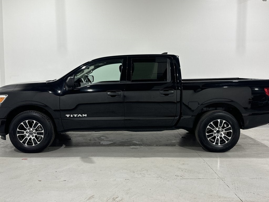 2023 Nissan TITAN SV