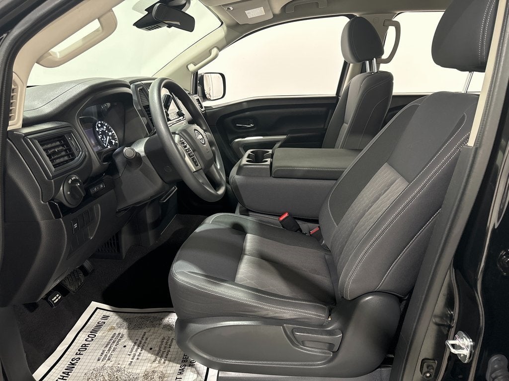 2023 Nissan TITAN SV