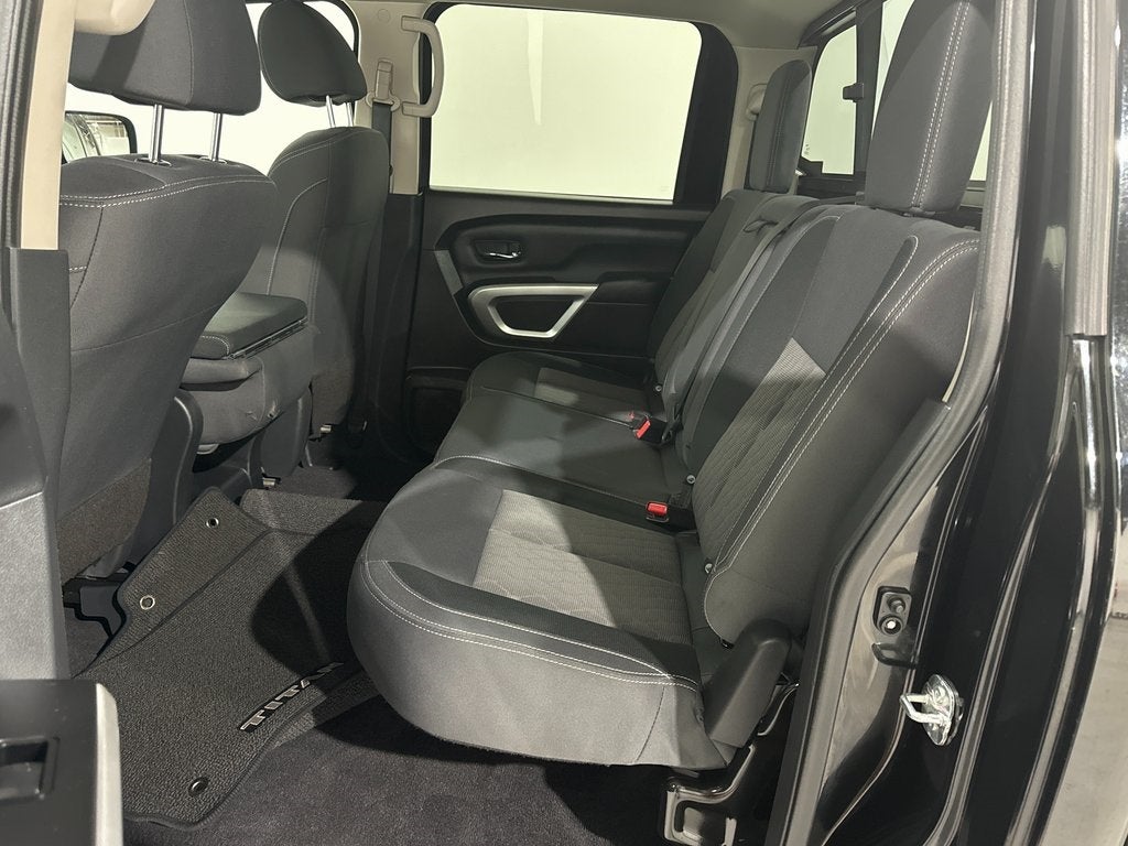 2023 Nissan TITAN SV