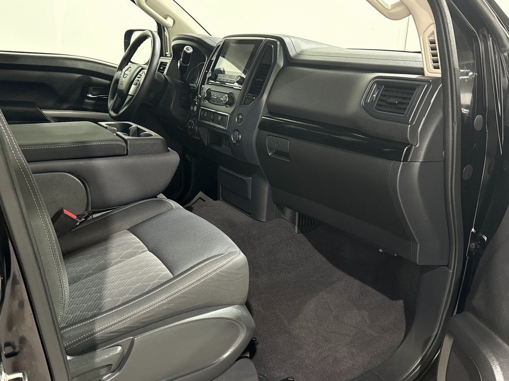 2023 Nissan TITAN SV