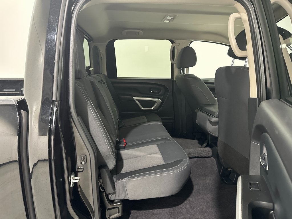 2023 Nissan TITAN SV