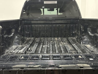 2023 Nissan TITAN SV