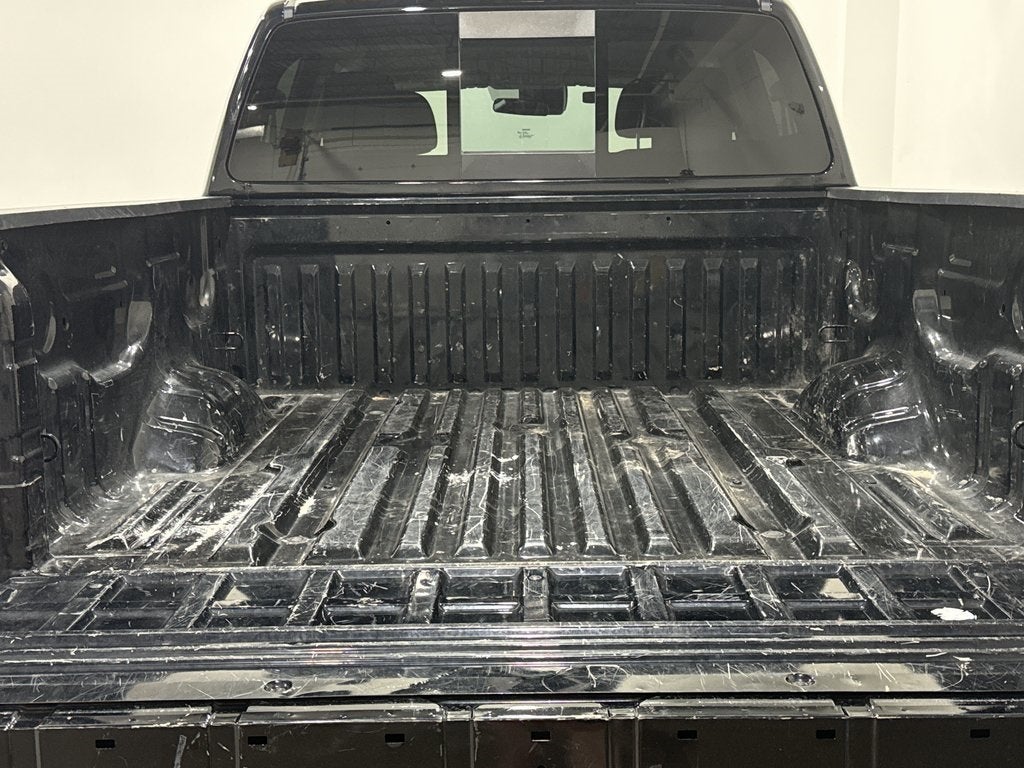 2023 Nissan TITAN SV