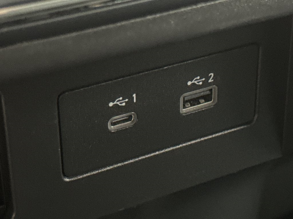 2023 Nissan TITAN SV