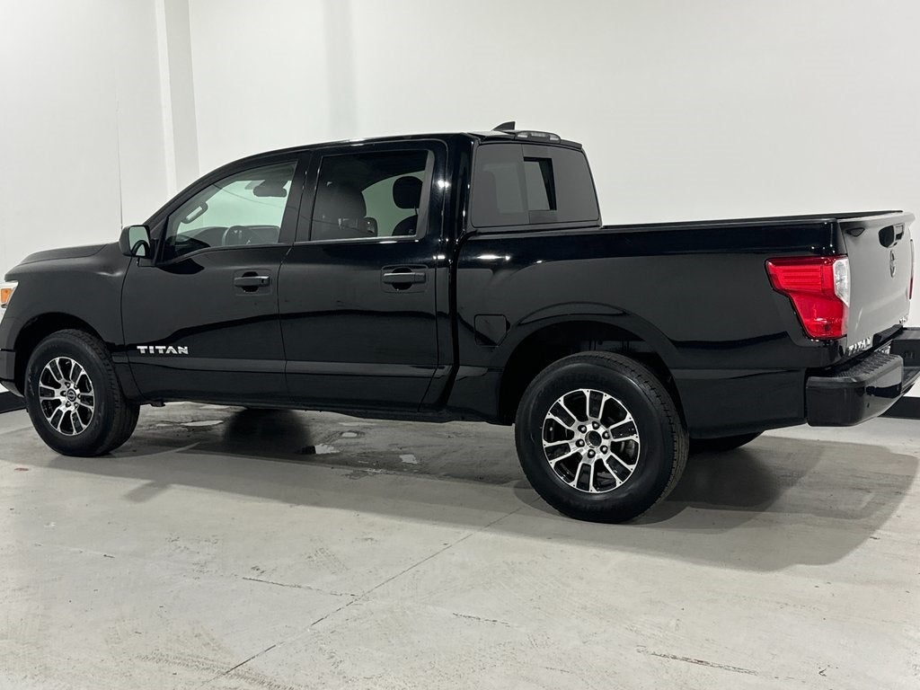 2023 Nissan TITAN SV