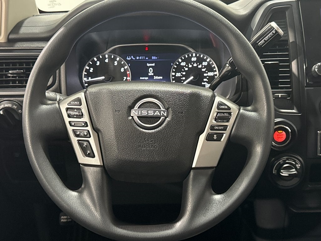 2023 Nissan TITAN SV