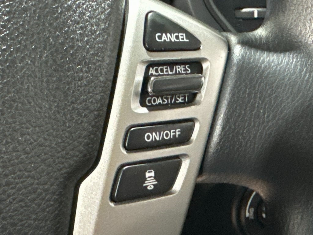 2023 Nissan TITAN SV