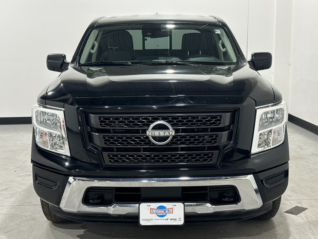 2023 Nissan TITAN SV