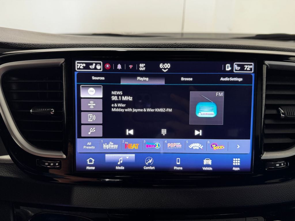 2025 Chrysler Pacifica Select