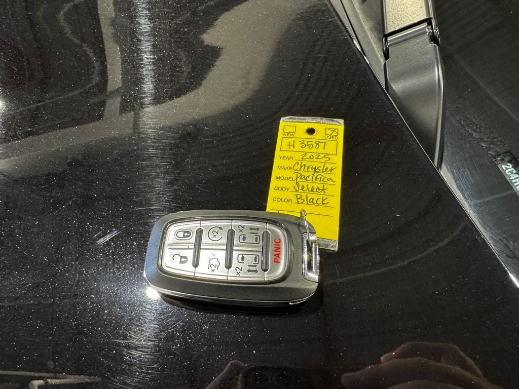 2025 Chrysler Pacifica Select