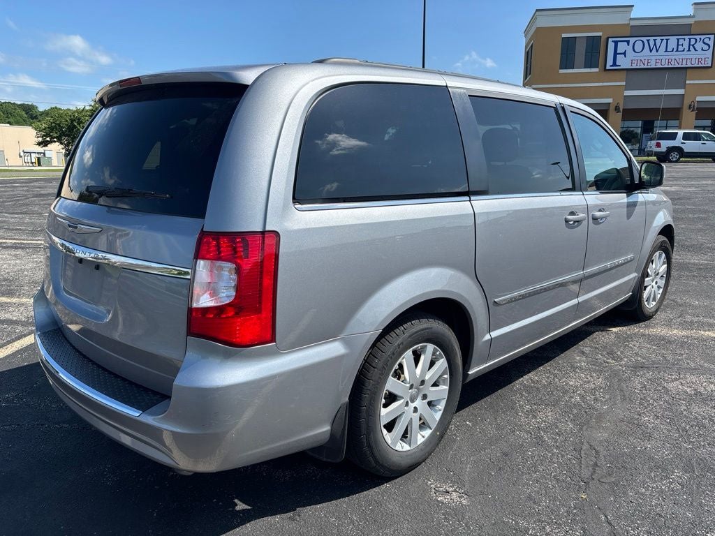 2016 Chrysler Town & Country Touring