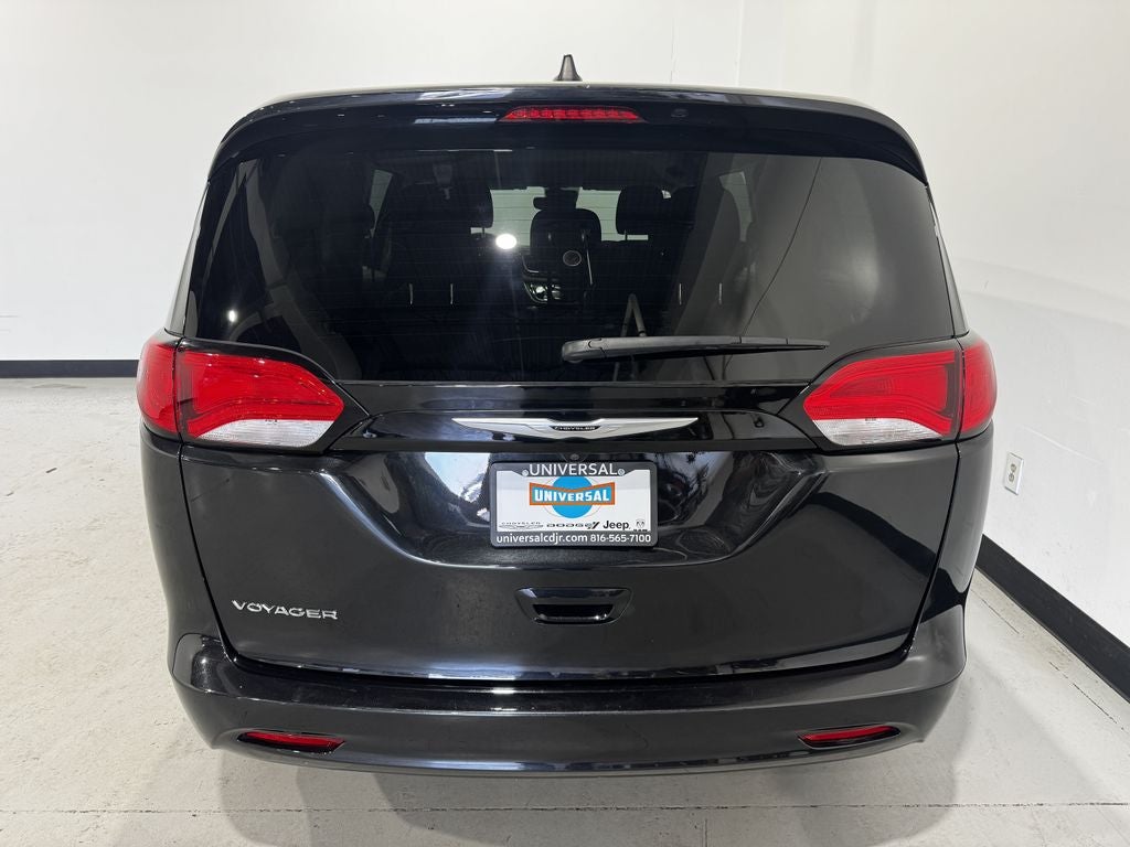 2023 Chrysler Voyager LX