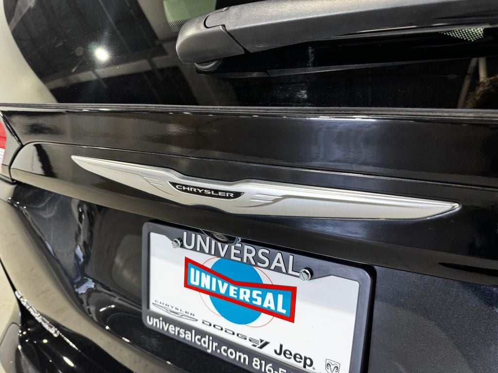 2023 Chrysler Voyager LX