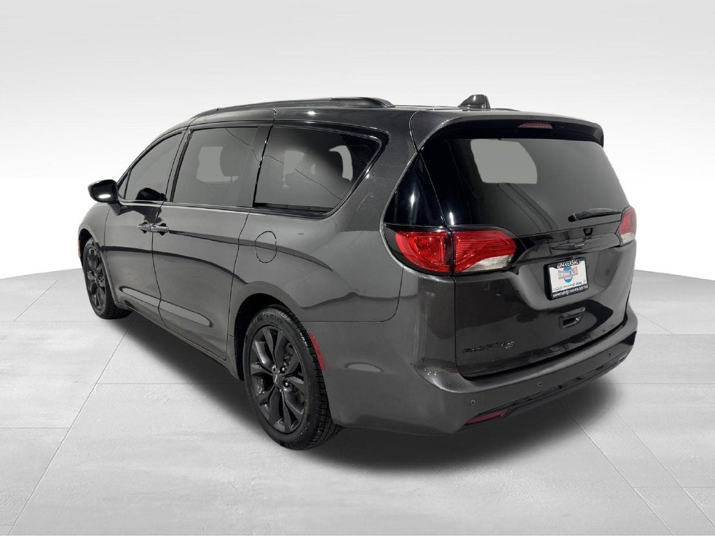 2020 Chrysler Pacifica Touring
