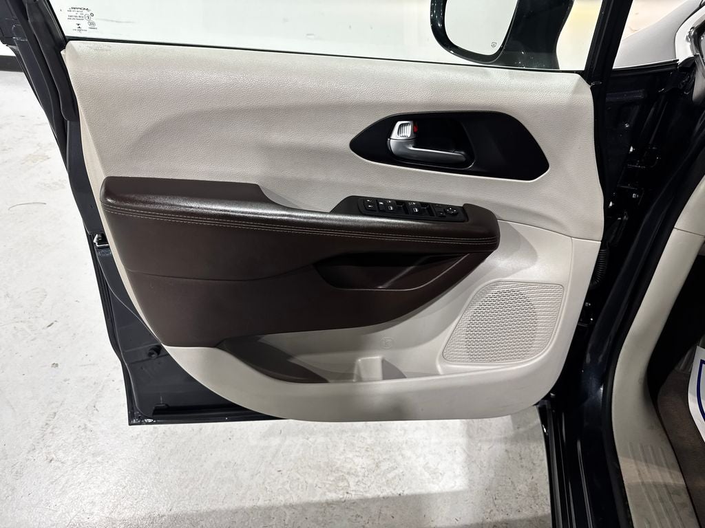 2020 Chrysler Pacifica Touring