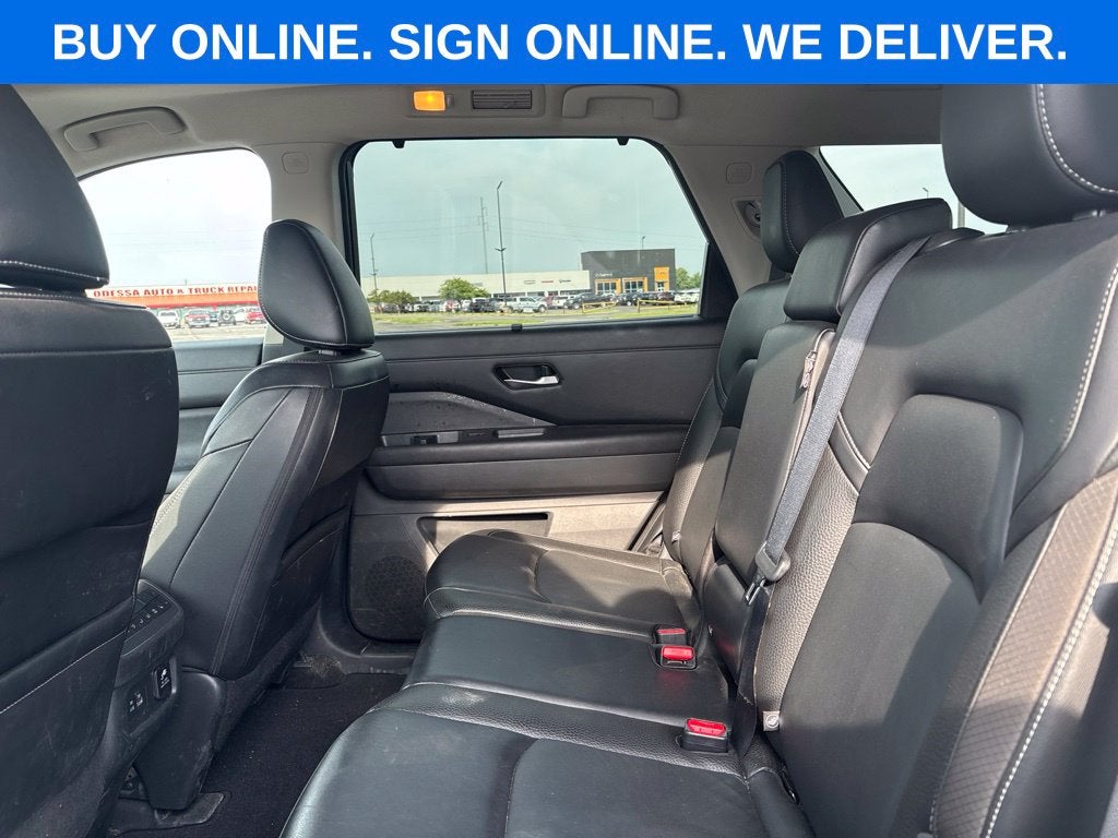 2023 Nissan Pathfinder SL