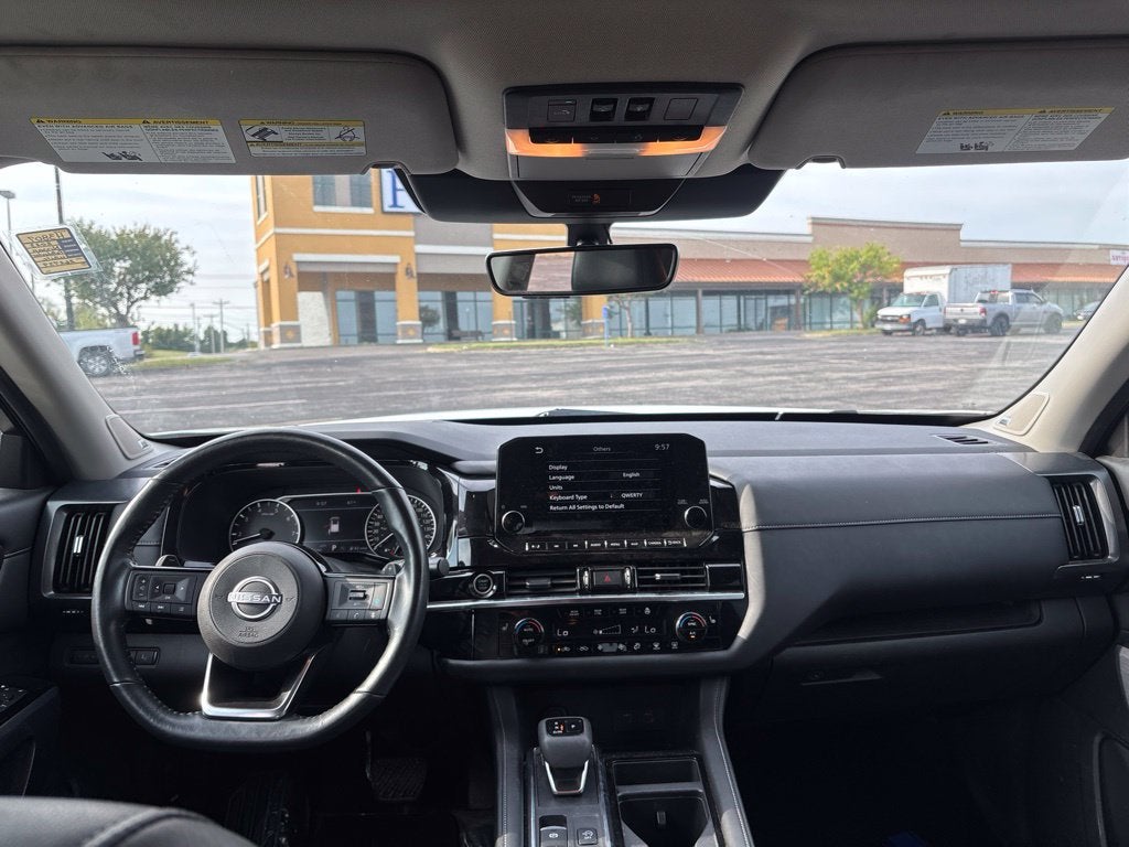 2023 Nissan Pathfinder SL